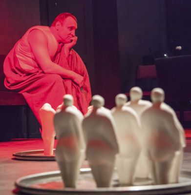 23.04.2016r. Pentezlea / Szymon Szymonowic adaptacja i reżyseria: Helena Radzikowska scenografia: Sylwia Maciejewska muzyka: Natasza Topor, Dariusz Chociej reżyseria świateł: Maciej Iwańczyk 23.04.2016r. Pentezlea / Szymon Szymonowic adaptacja i reżyseria: Helena Radzikowska scenografia: Sylwia Maciejewska muzyka: Natasza Topor, Dariusz Chociej reżyseria świateł: Maciej Iwańczyk